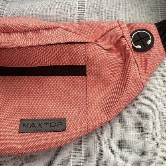 Maxtop NWOT unisex crossbody fanny style pack in coral. - Picture 5 of 10